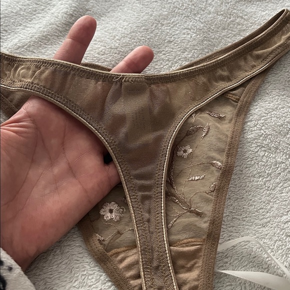 Victoria secret tan thong with pretty lace design, NWOT. I sell only on Poshmark - Picture 7 of 9